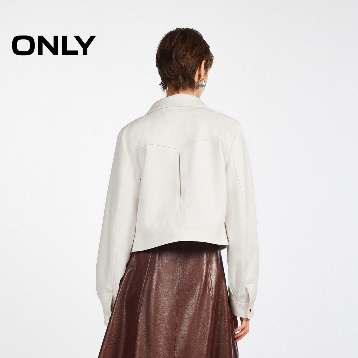 ONLY2026春季新款短款立体贴袋纯色挺阔正肩剪裁立体褶皱风衣女