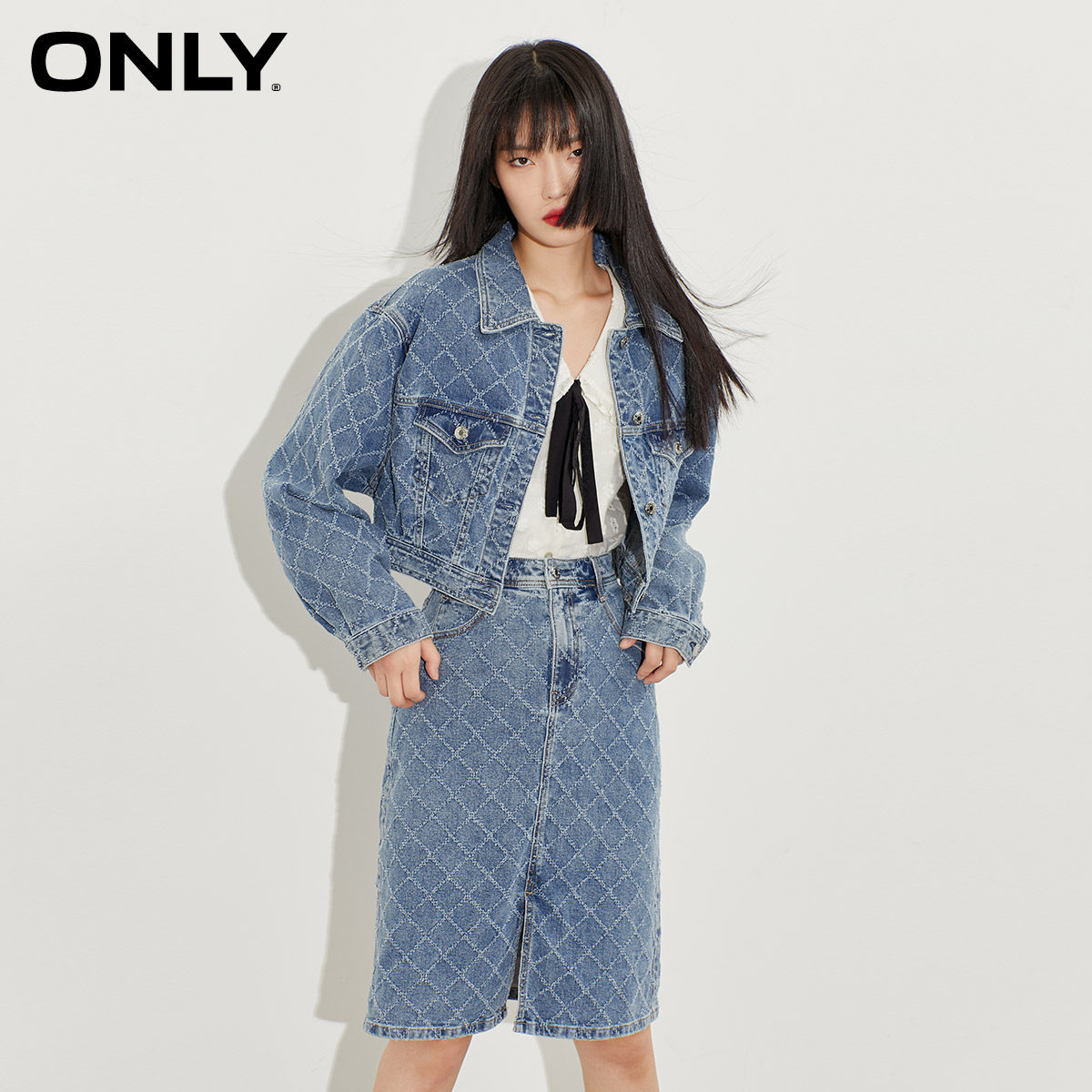 only2021冬季新款菱格纹理钩花牛仔 ONLYoutlets店短外套
