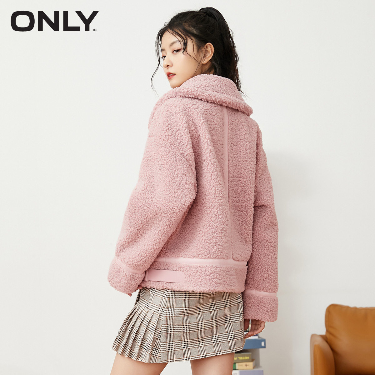 only2021冬季新款短款仿羊羔绒棉服 ONLYoutlets店棉衣/棉服
