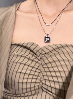 小香风黑色方牌蝴蝶项链细小众设计高级锁骨链甜酷2024新双层叠戴