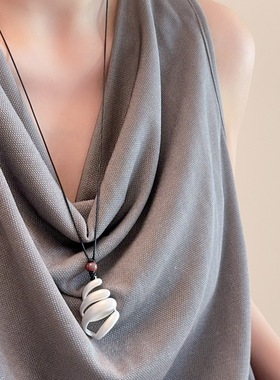 新中式小众金属不规则螺旋吊坠项链女文艺复古时尚简约挂绳毛衣链