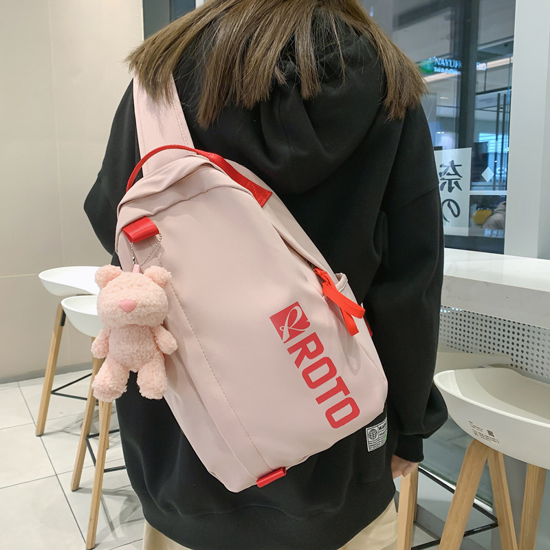 胸包潮牌2023新款男士大容量斜挎包 圣利威男士包袋