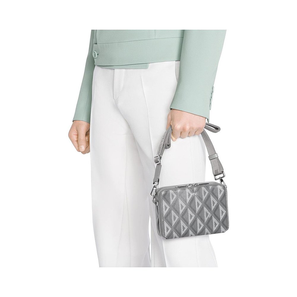  天猫国际探物美国手拿包