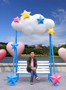 景区草坪网红拍照打卡婚庆爱心装饰告白气球天梯云朵秋千座椅摆件