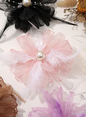 欧根纱羽毛珍珠抓夹胸花
