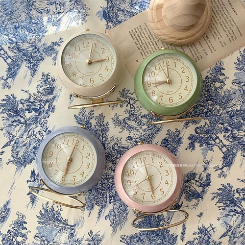 ins风小闹钟简约复古北欧风学生用桌面床头小型静音夜灯合金时钟 - 图2