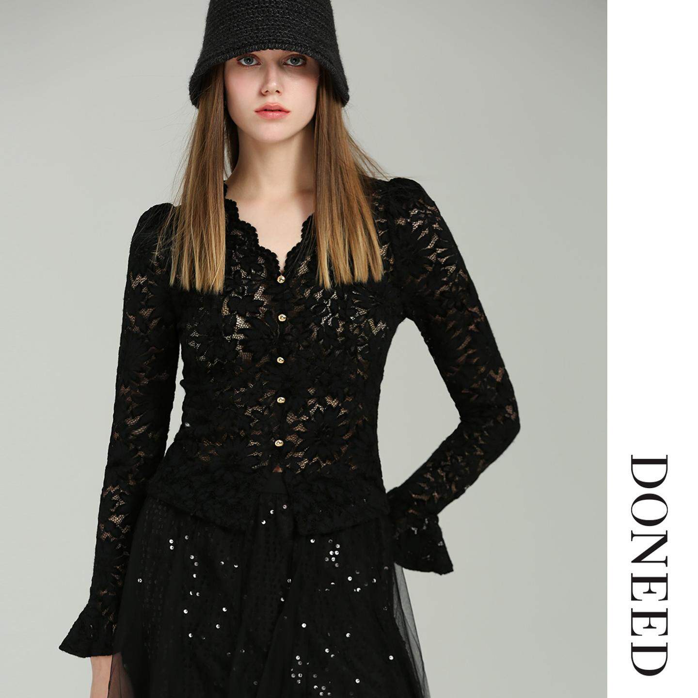 DONEED初春新款V领蕾丝衬衫复古优雅设计感喇叭袖镂空短款上衣女