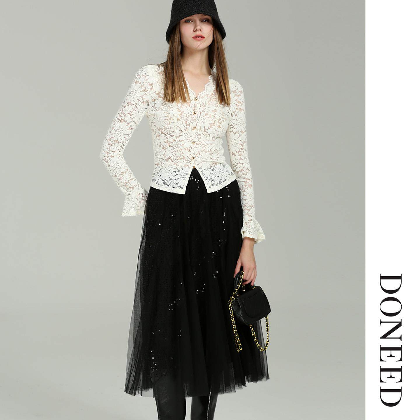 DONEED初春新款V领蕾丝衬衫复古优雅设计感喇叭袖镂空短款上衣女