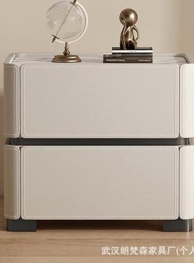 2024新款马鞍皮床头柜现代简约轻奢高级感柜子家用卧室实木床边柜