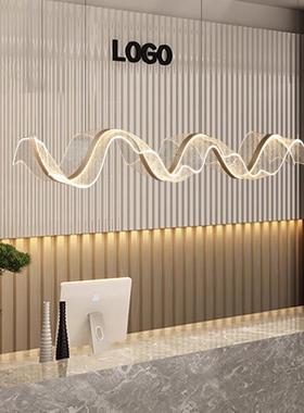 设计师艺术创意飘带餐厅吊灯2023年新款轻奢长条餐桌吧台茶室灯