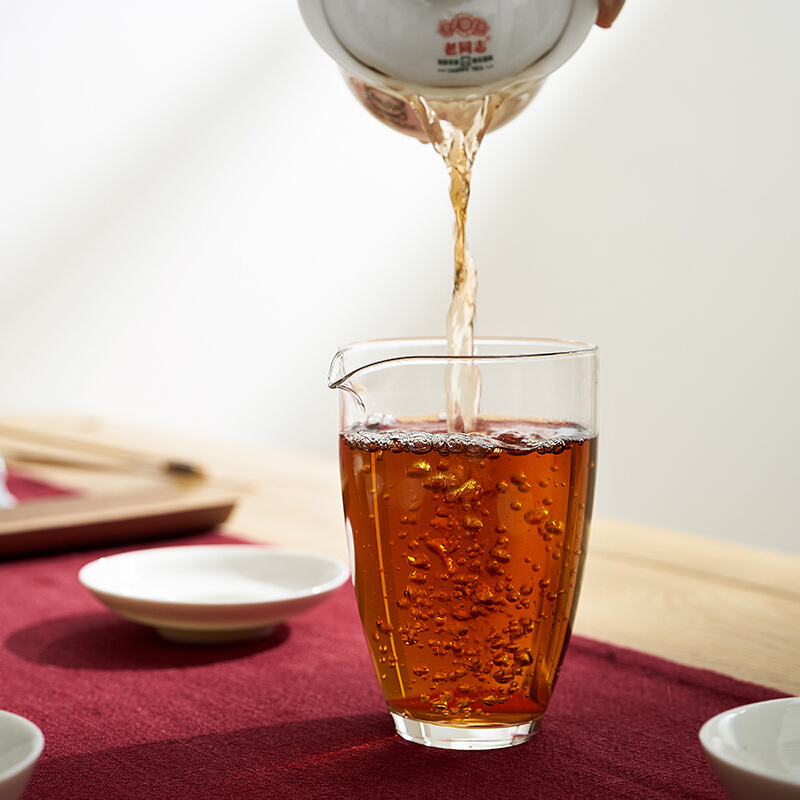 老同志普洱茶绿色方圆2019年熟普金饼盒装普洱饼茶临沧勐海古树茶