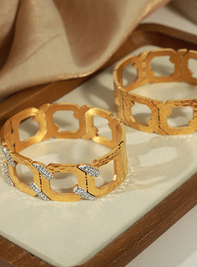 宫廷风优雅小众镂空拼接饰品几何