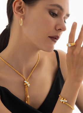 宫廷风复古麻花链编织项链耳环戒指轻奢镶钻气质百搭钛钢首饰套装