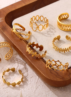 镂空叠戴风饰品多层线条拼接设计