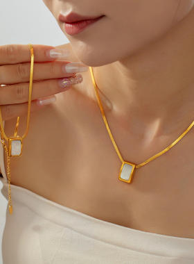 欧美跨境复古方形白海贝吊坠项链钛钢镀18k真金小众设计高端首饰