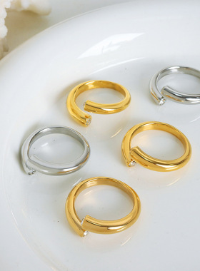 时尚通勤简约素圈镶嵌捷克钻设计钛钢镀金指环情侣对接情人节礼物