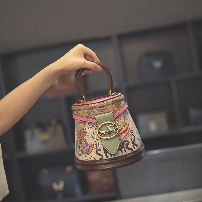 水桶女2022年新款高级轻奢小包包 名雅娜女士包袋