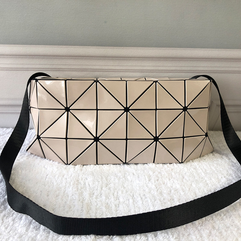 日本几何菱格斜挎折皱风琴波士顿包 欧诺杰女士包袋