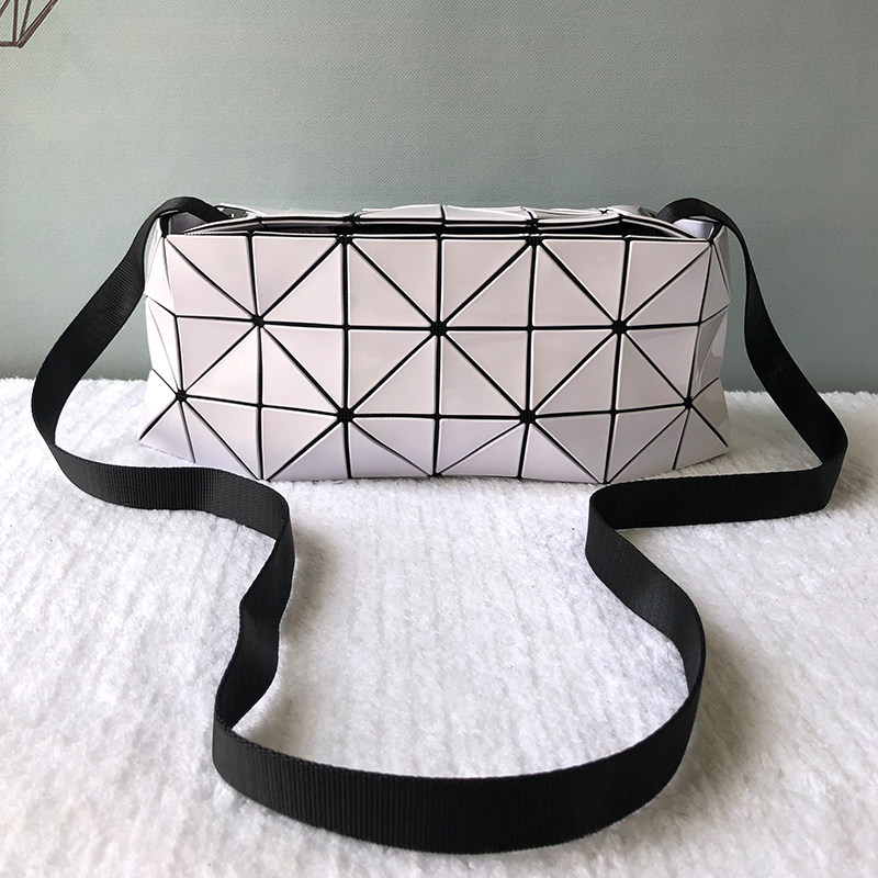 日本几何菱格斜挎折皱风琴波士顿包 欧诺杰女士包袋