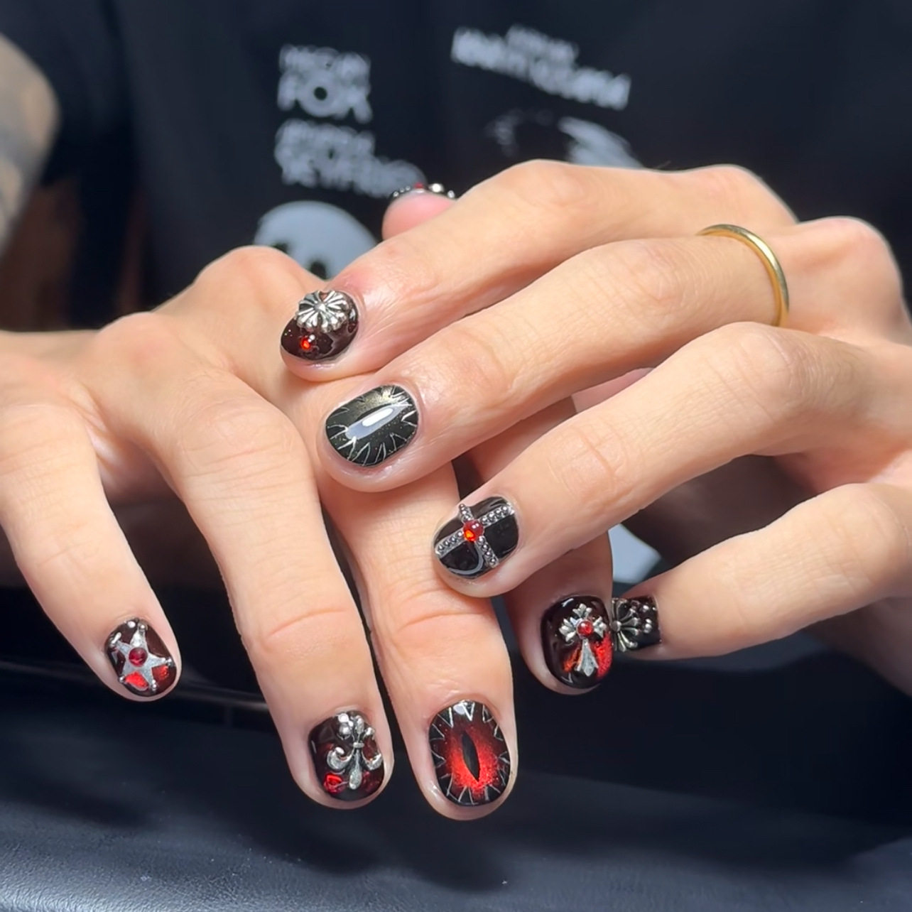 【暗焰克罗】酒红暗黑十字恶魔之眼金属饰朋克超酷短款手工穿戴甲,淘宝优惠券,粉丝福利购,淘宝优惠卷