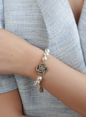 4618-1原创设计夏季新款时尚珍珠手链镶钻堤喜品牌标志吊坠首饰品