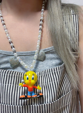 痞帅唱歌翠儿中古风玩偶串珠水晶项链长款鸭子崔弟兔子背带裤配饰