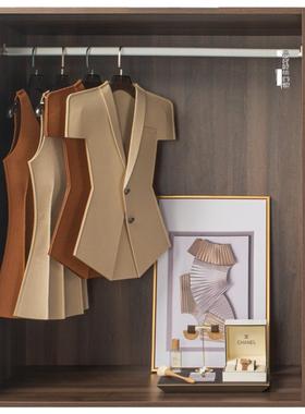 衣帽间摆件全屋定制展厅衣柜装饰品组合样板间轻奢软装毛毡道衣服