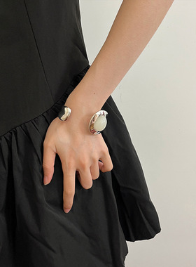 日系coopkoop时尚新款黑曜石镶嵌宽面手镯女设计感斑点石开口