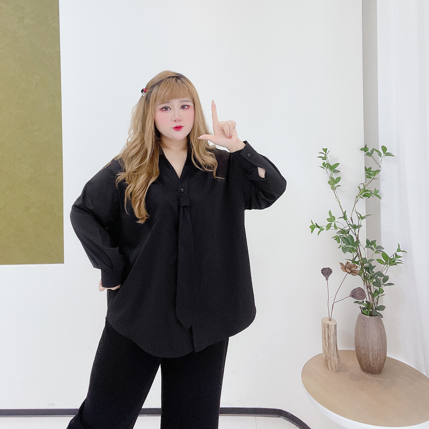 胖莹莹大码女装设计感JK领带减龄宽松复古港风百搭遮肉显瘦衬衫,淘宝优惠券,粉丝福利购,淘宝优惠卷