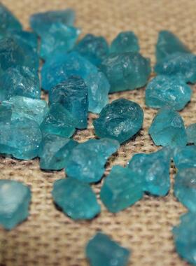 天然磷灰石原石小颗粒原矿碎石蓝色宝石碎粒