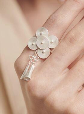 声东集西贵州苗族手工新中式窝妥⻛铃流苏戒指女夏季礼物