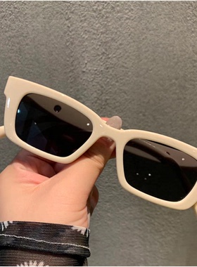 同款墨镜酷黑女潮ins小脸款街拍