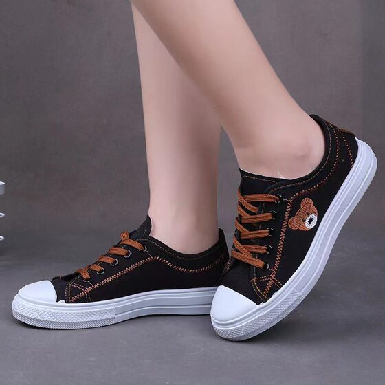 Canvas shoes are lightweight, comfortable, non-slip, trendy and versatile
