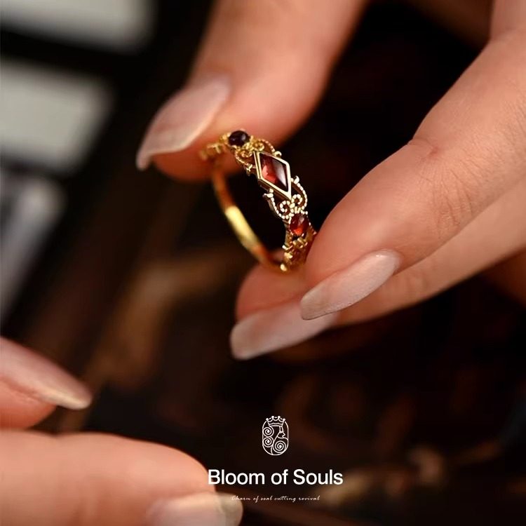 《绯红香氛》原创设计S925纯银戒指天然红石榴石法式复古红色礼物,淘宝优惠券,粉丝福利购,淘宝优惠卷