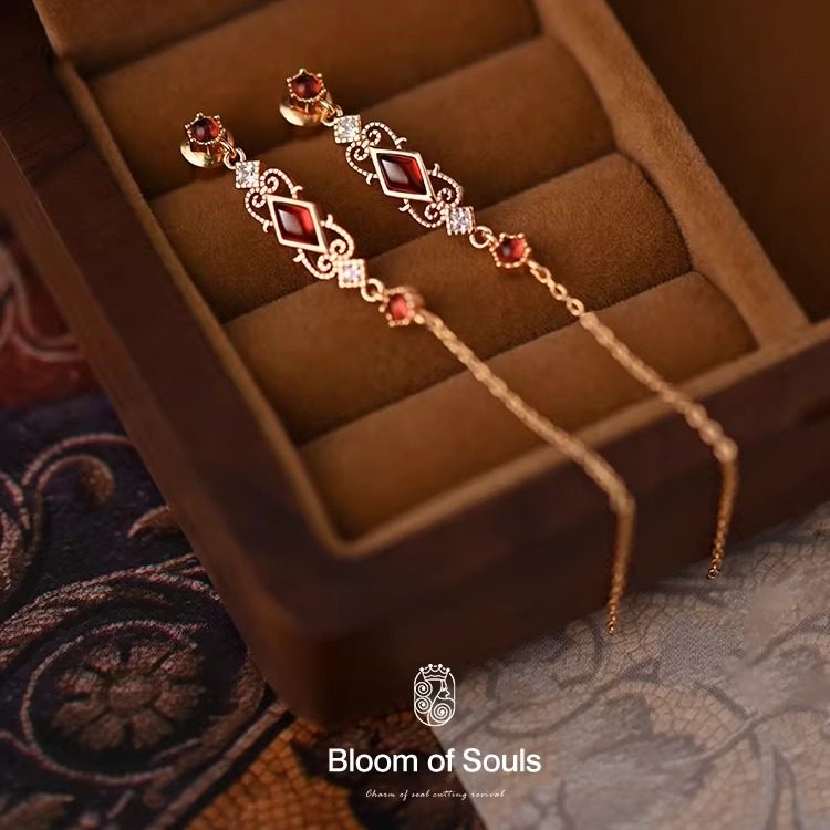 《绯红香氛》原创设计S925纯银耳钉天然红石榴石耳环复古红色礼物,淘宝优惠券,粉丝福利购,淘宝优惠卷