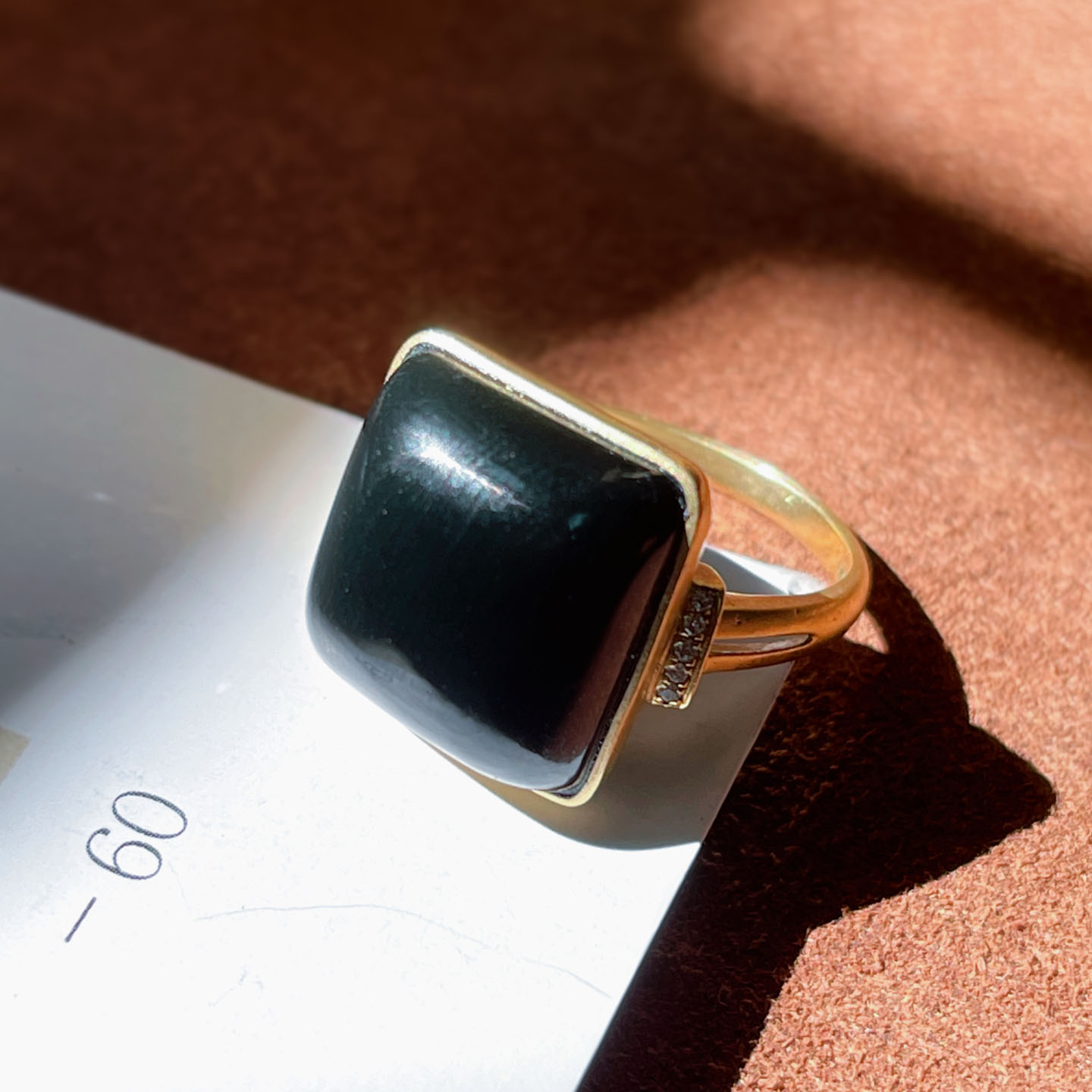 Yifang Yushe Xinjiang Hotan Yuta County black sapphire card 16mm 18k gold inlaid exquisite ring