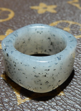 新疆点墨青花籽料方形戒圈 内径 17mm 宽版素圈 芝麻糊文玩手饰