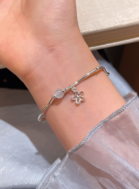 蓝色镂空花朵弹力绳手链