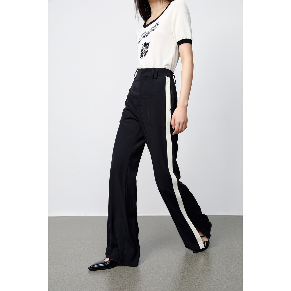  太平鸟outlets店休闲裤