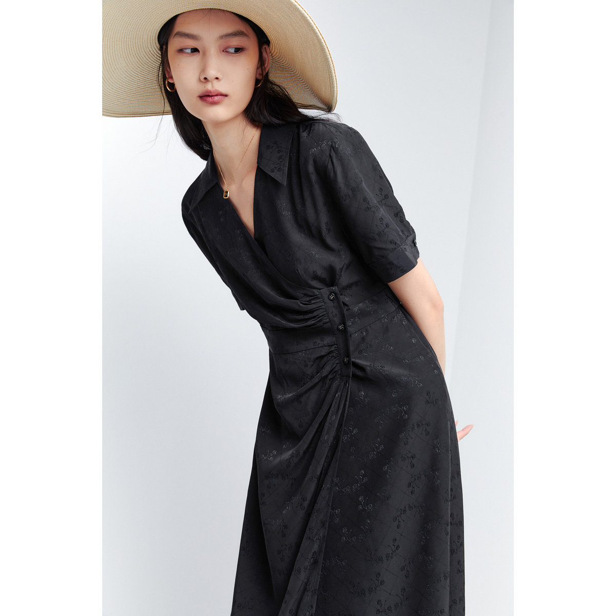  太平鸟outlets店连衣裙