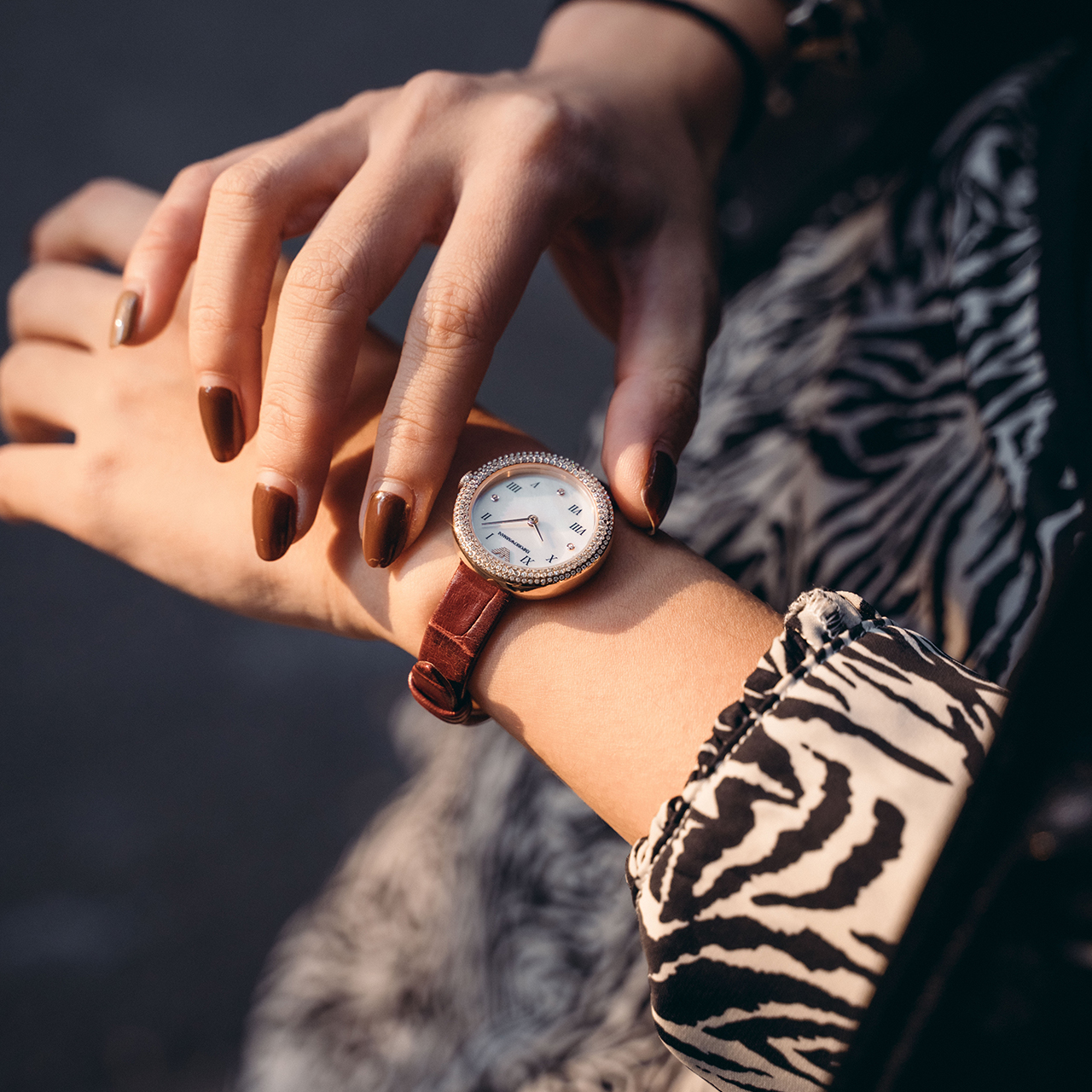 Armani watch women's baby's breath small disc