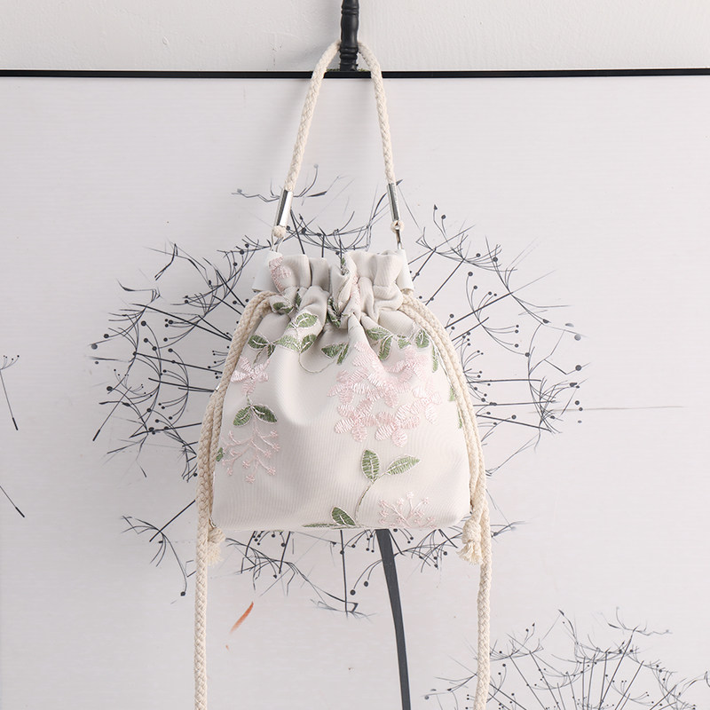 仙女绣花2020新款百搭水桶斜挎包 翠芙女士包袋