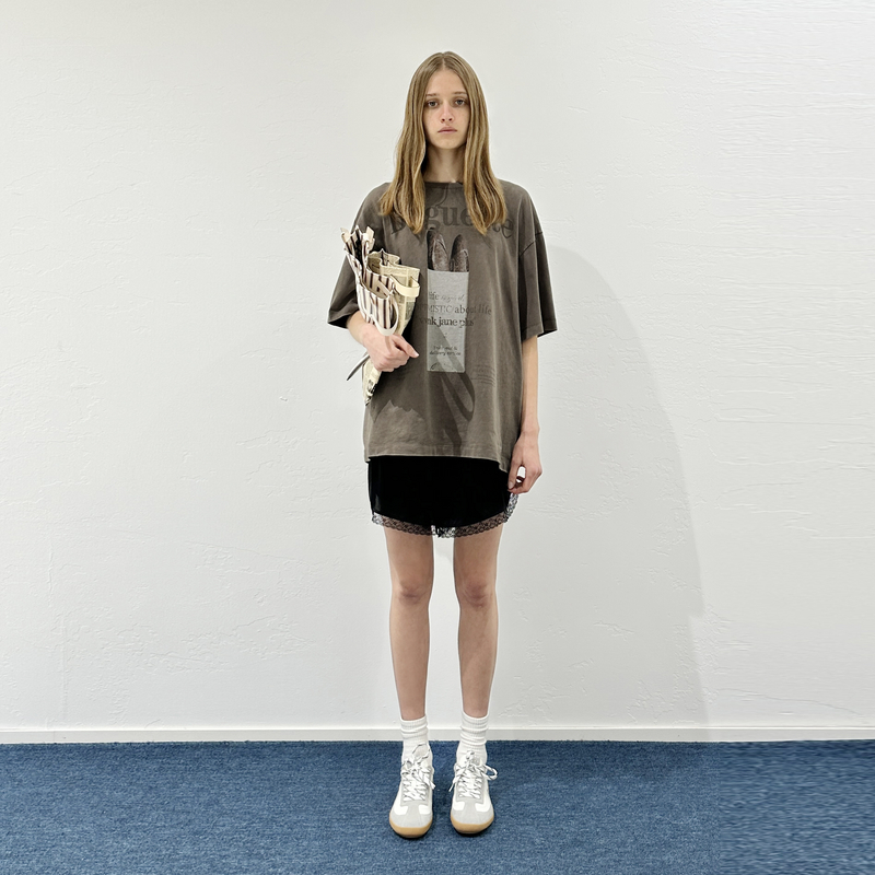 VVNK JANE PLUS2025春季新款复古法棍印花短袖T恤女J510552301B - 图0