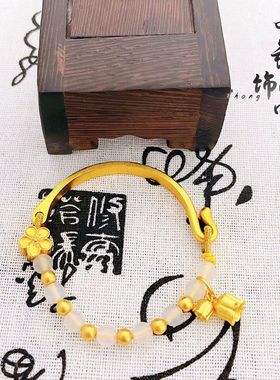 直播爆款沙金铃兰花半镯手链女白玛瑙桃花铃兰花半镯手串源头