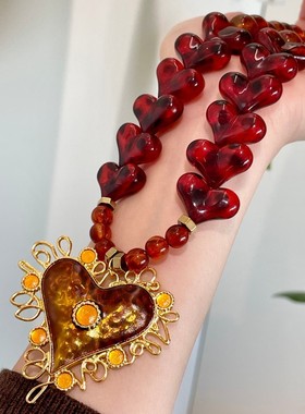 复古华丽金属爱心吊坠项链美拉德风树脂串珠锁骨链05