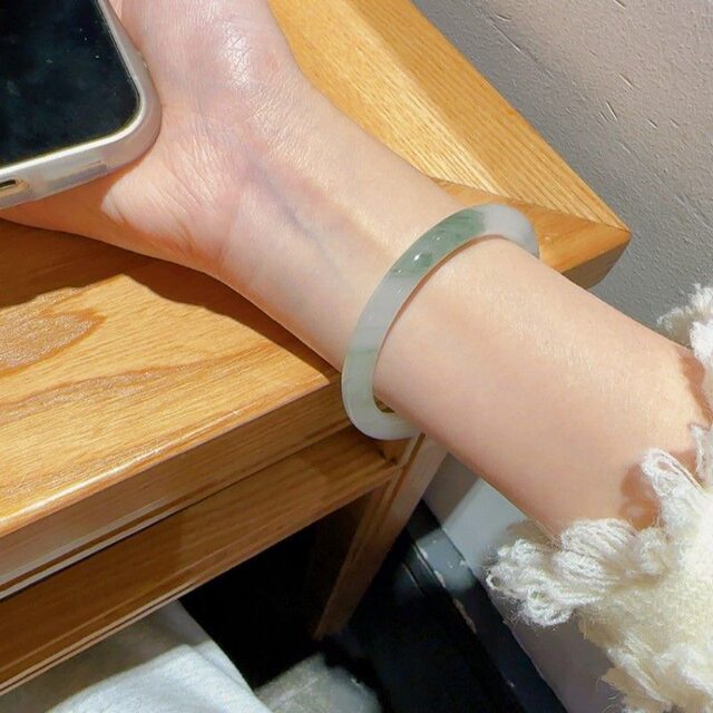 Xinjiang Tianshan jade ice waxy bracelet with floating flowers and round bars