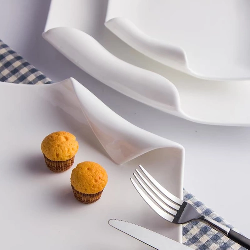 В отеле кухонная посуда устанавливает квадратную гетеросексуальную ежемесячную дисковую столовую.