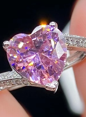 D色满钻爱心扭臂碎钻戒指