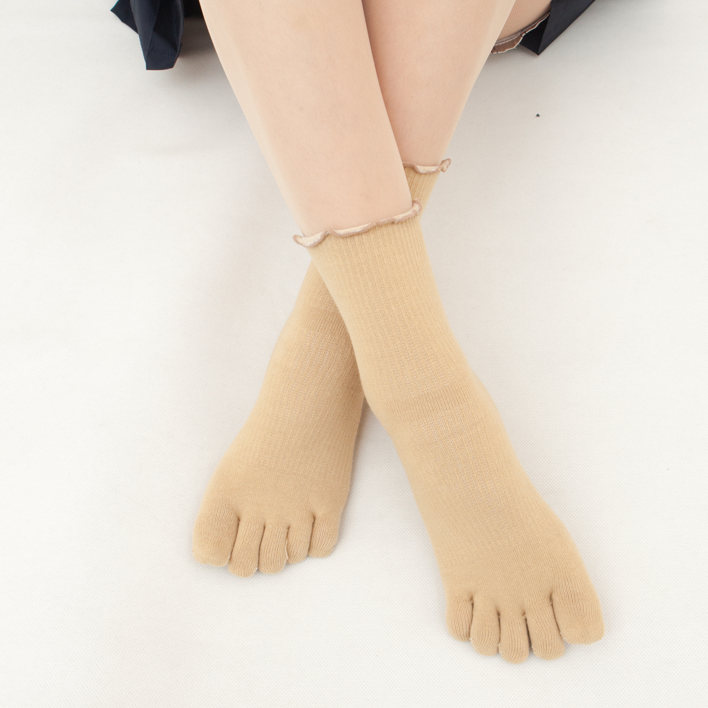 Loose fingered cotton socks for women, elegant middle tube socks