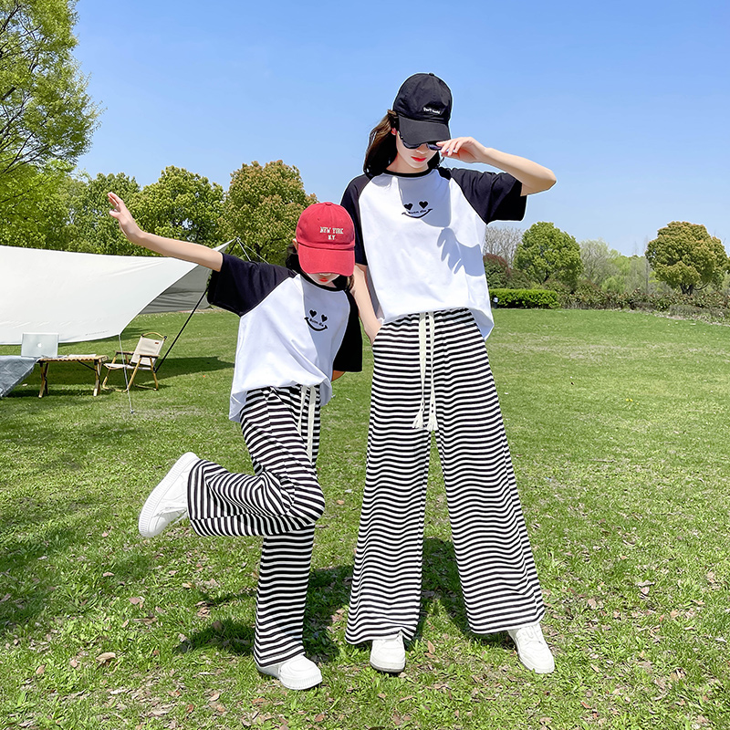 亲子装新款夏季母女装休闲笑脸条T恤套装洋气韩版纯棉运动两件套 - 图1